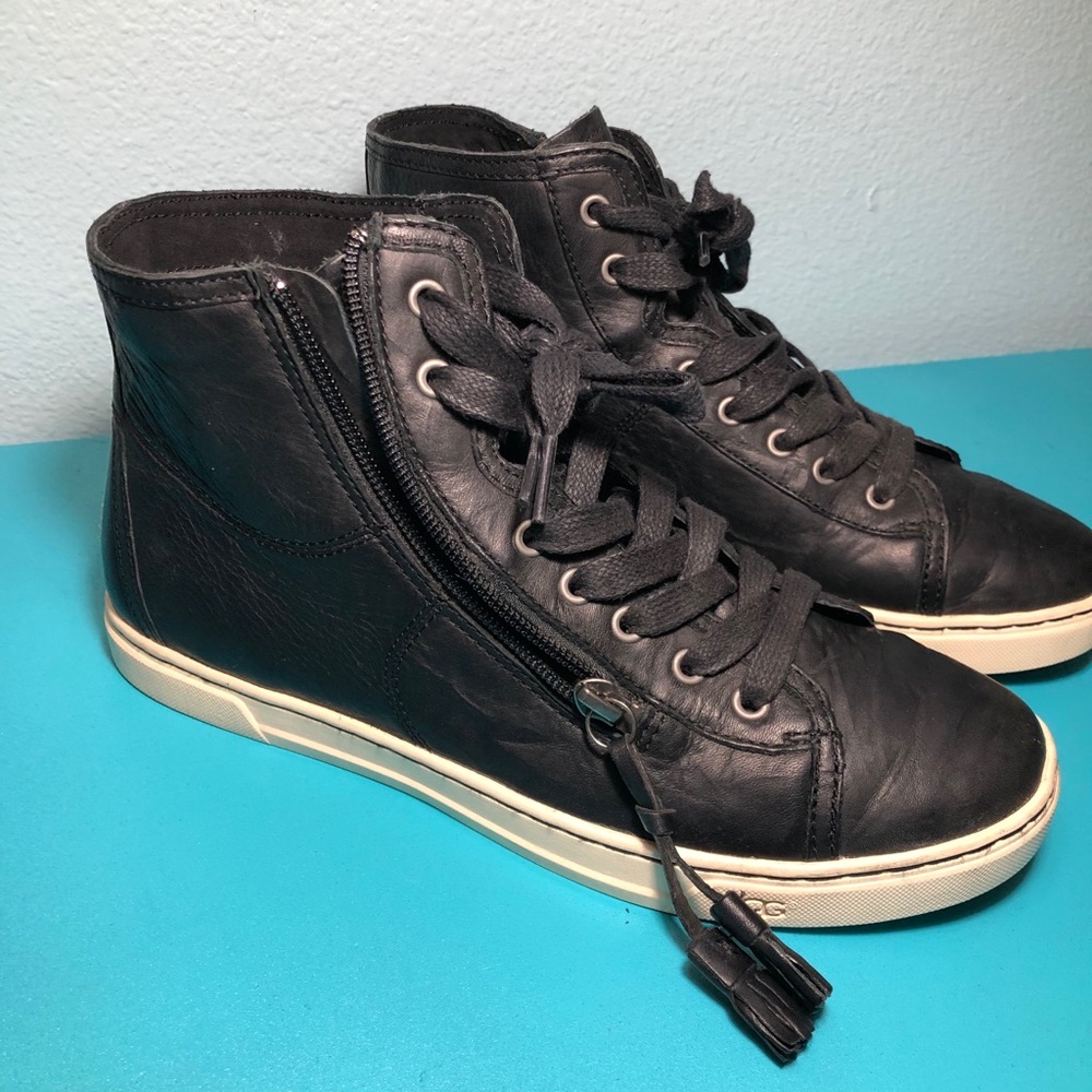 UGG Sneakers *